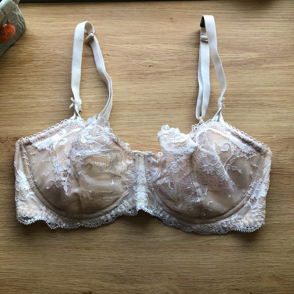 NWT Victoria Secret tan lace bra | 32DD